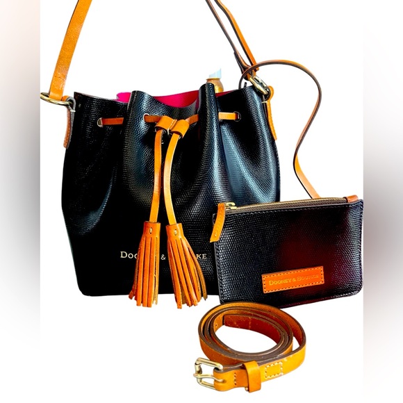Dooney & Bourke-Black/Pink Siena Serena Bucket w/wristlet & Crossbody Extender - Picture 1 of 10